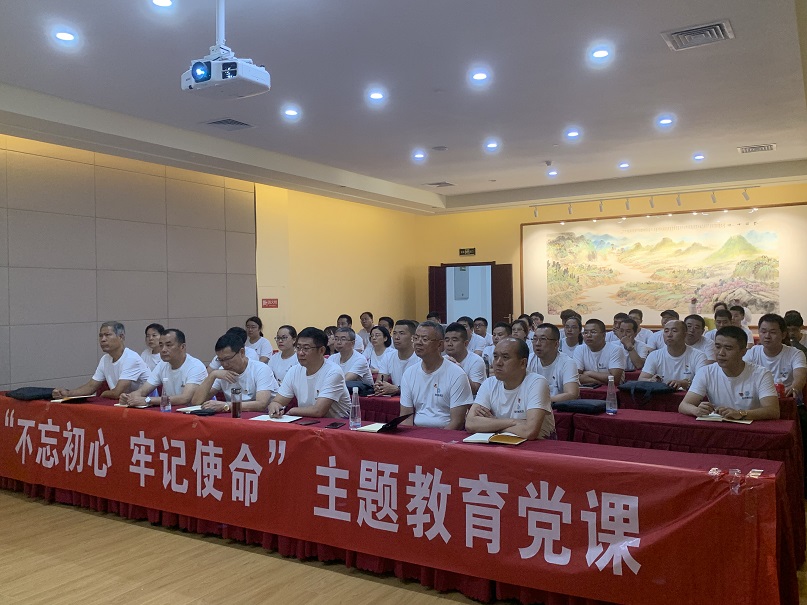 2-聆听党课.jpg 2-聆听党课.jpg