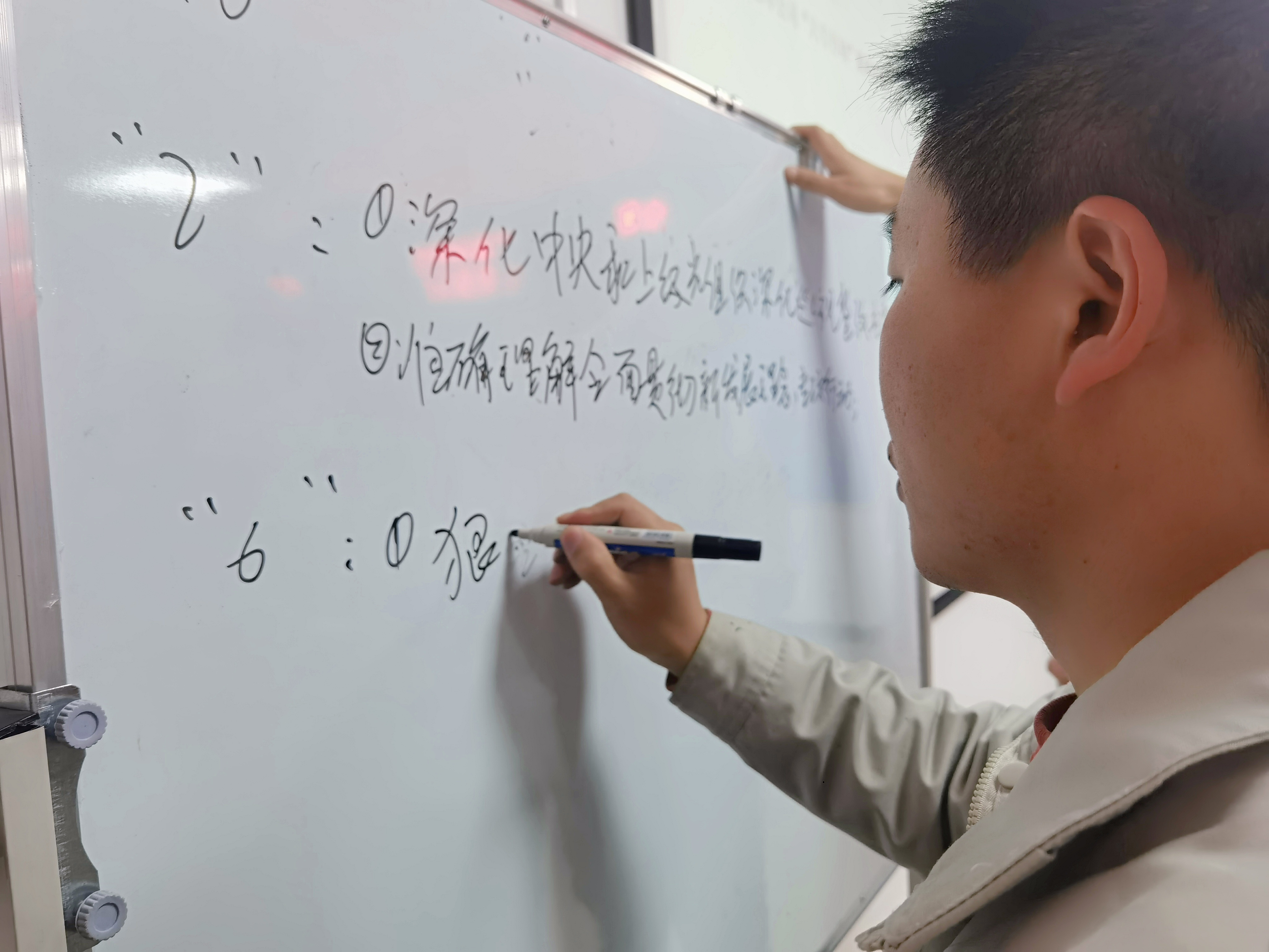 周茂.jpg 周茂.jpg