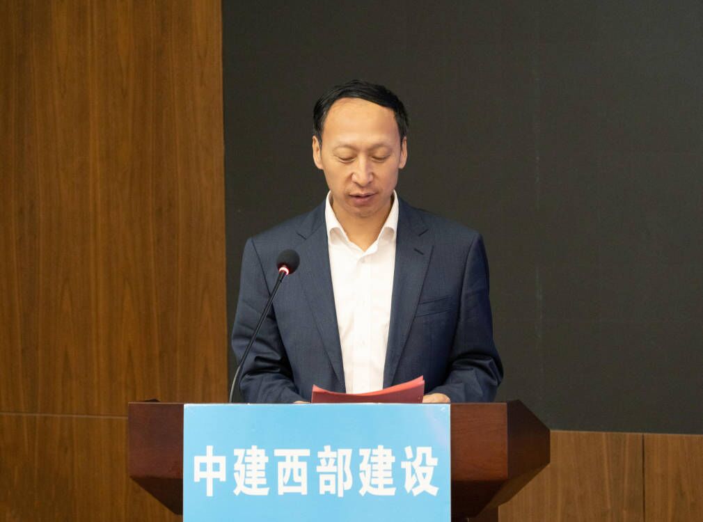 王皓.jpg 王皓.jpg