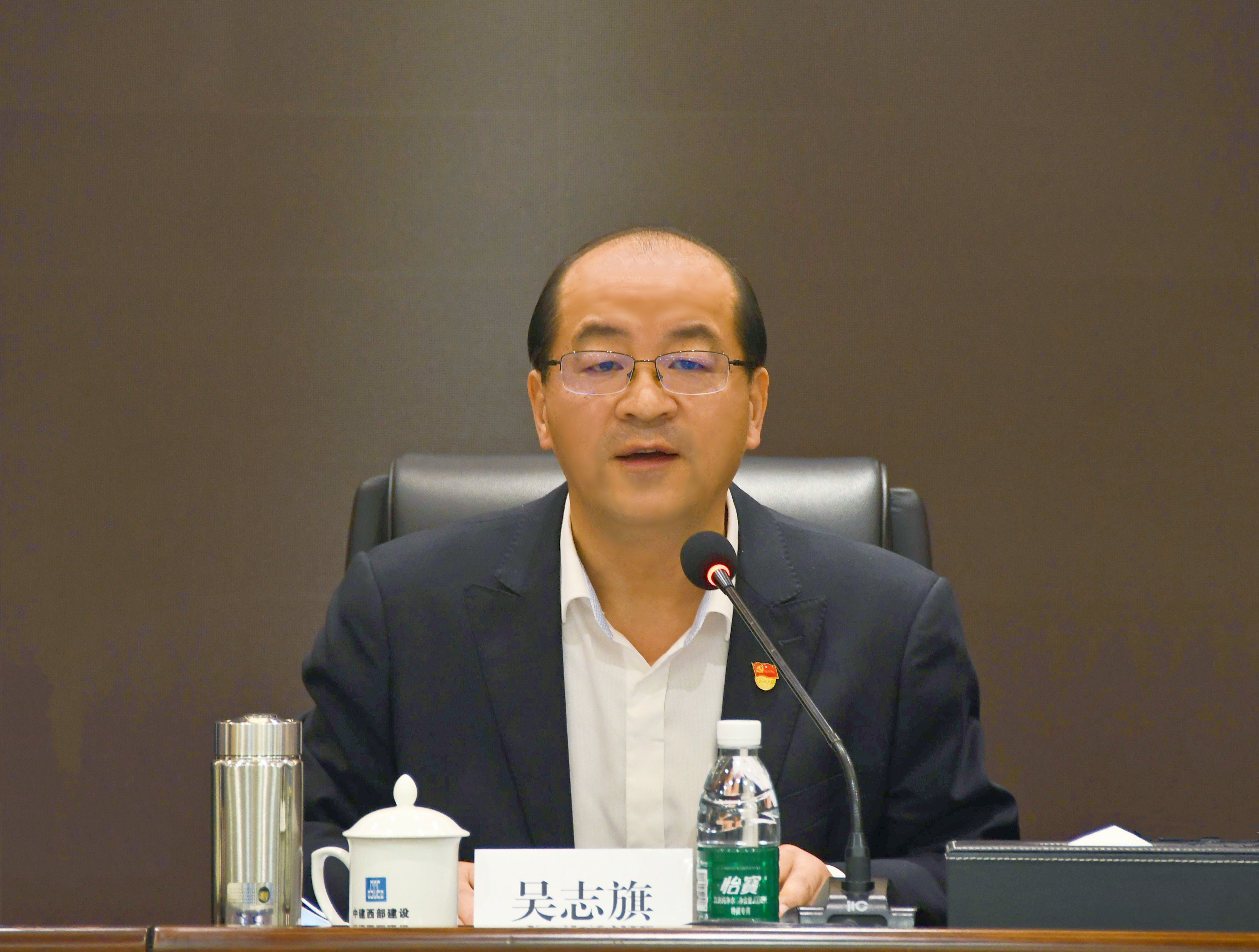 董事长.jpg 董事长.jpg