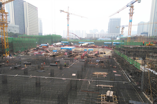 1-20180122-中建蓉成煎茶厂完成投产以来最大体量筏板浇筑-中国建设银行成都生产基地项目施工现场-姚志君摄_副本.jpg