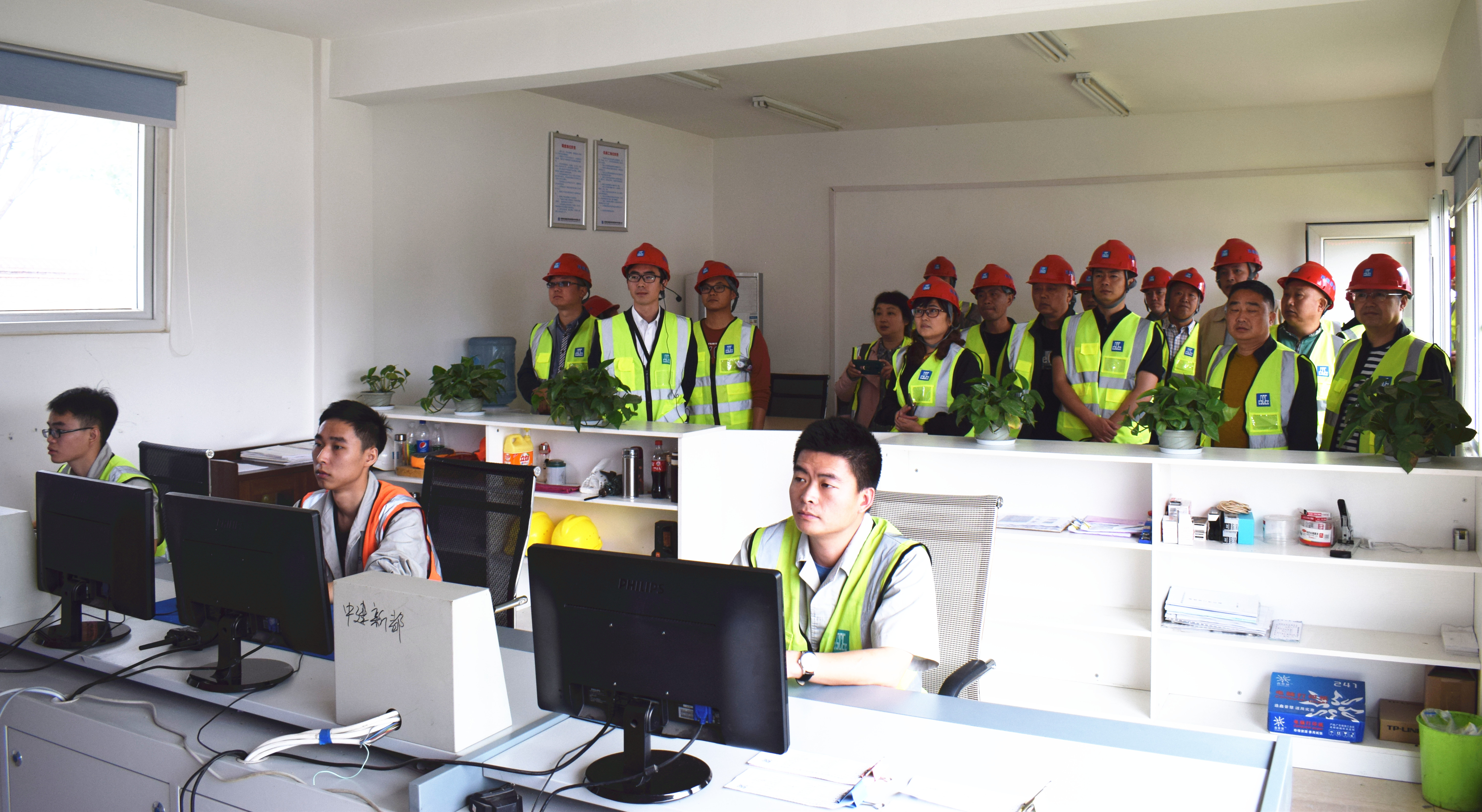 20180412-厂区参观-中控室介绍-熊倩摄.JPG 20180412-厂区参观-中控室介绍-熊倩摄.JPG