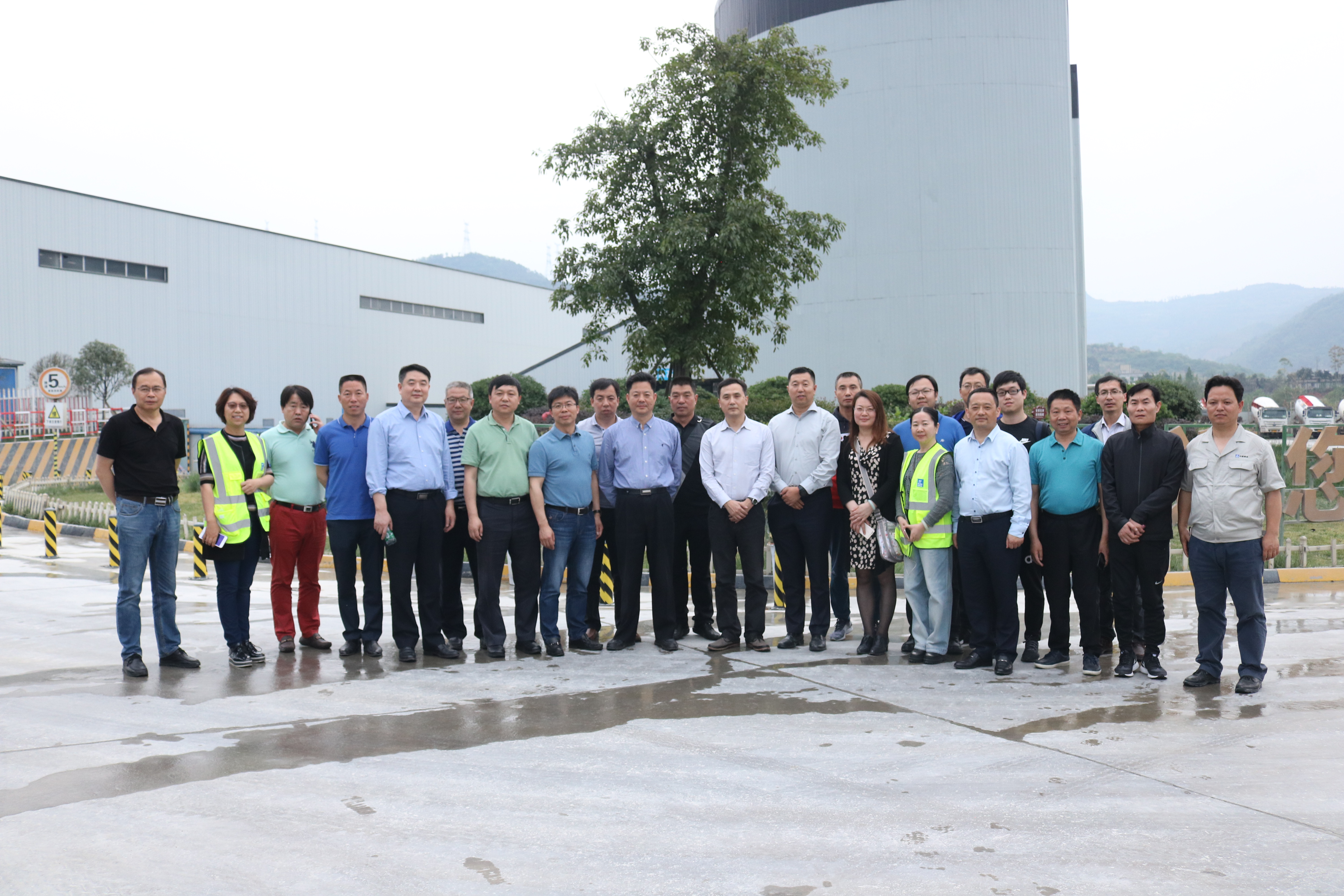 3-20180419-北京市住房城乡建设委一行莅临中建蓉成参观指导-中建蓉成厂区-汤杰摄.JPG