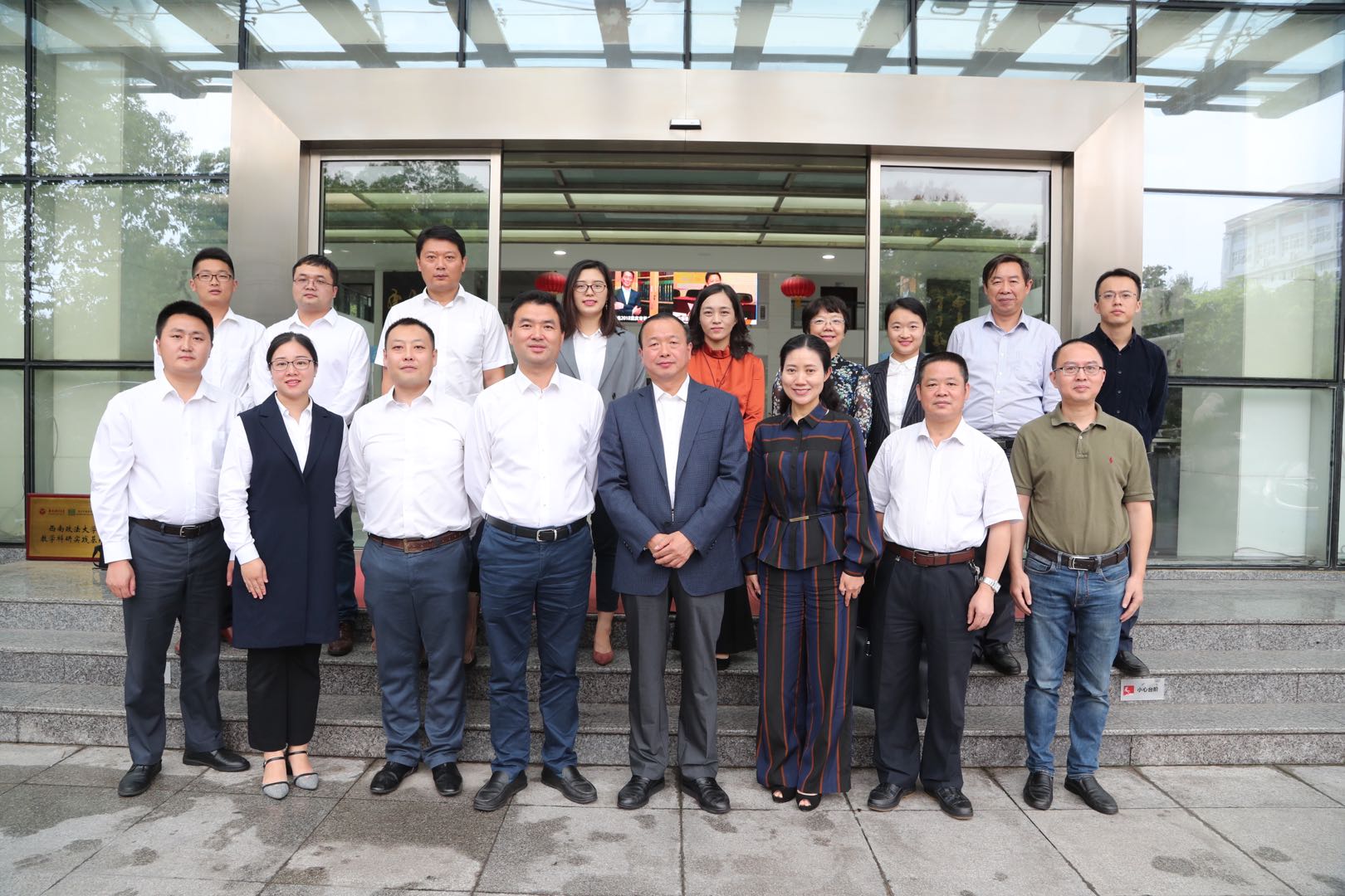 合影留念.JPG 合影留念.JPG