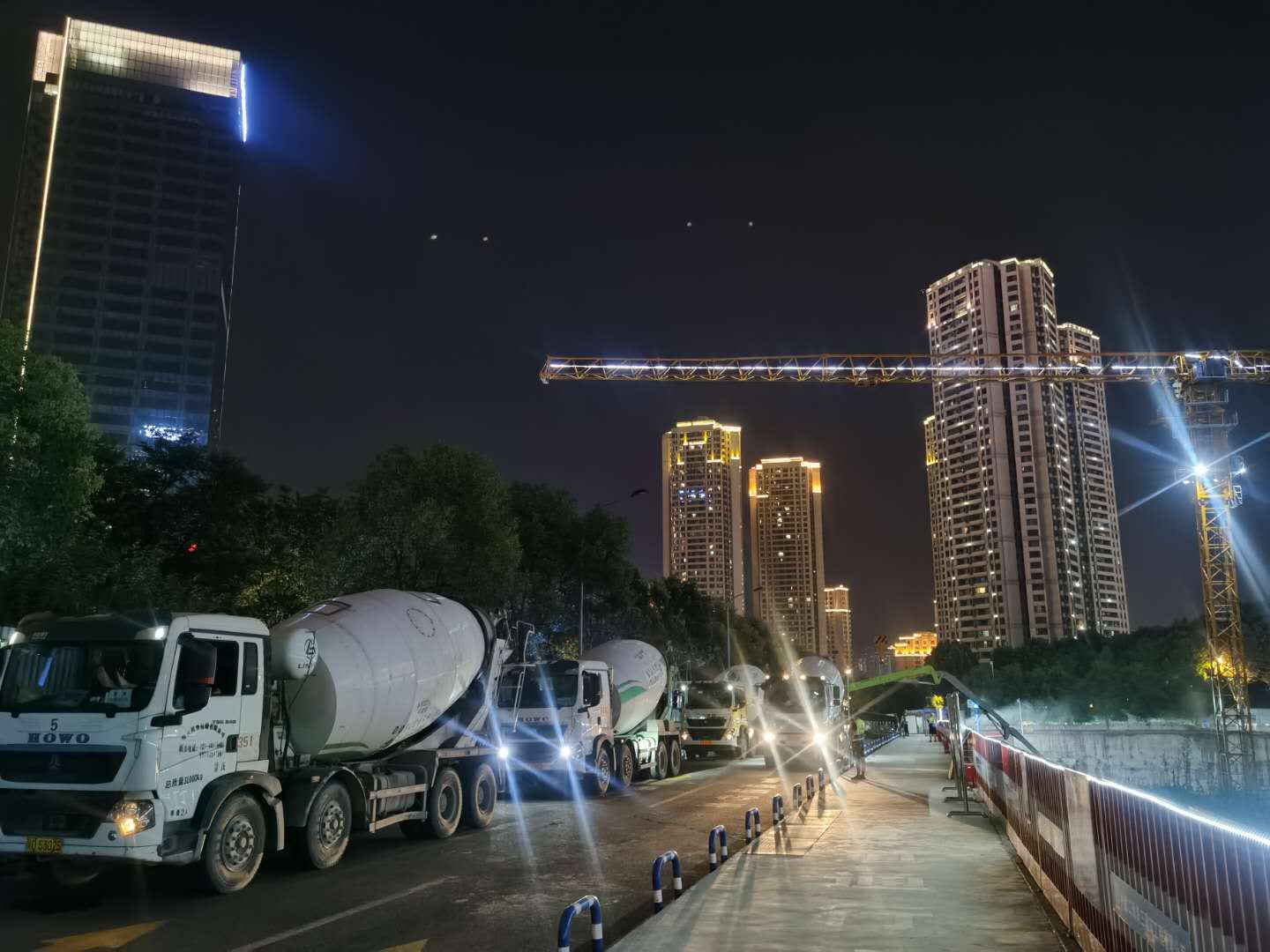 重庆第一高楼浇筑现场.jpg 重庆第一高楼浇筑现场.jpg