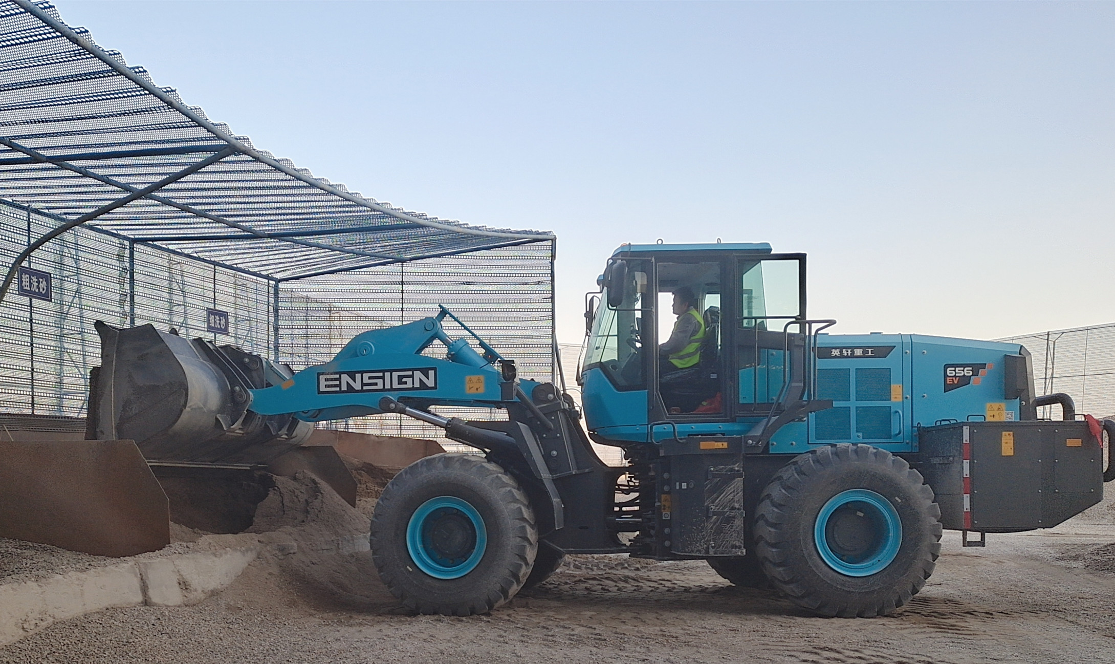 库尔勒厂装载机照片.jpg 库尔勒厂装载机照片.jpg