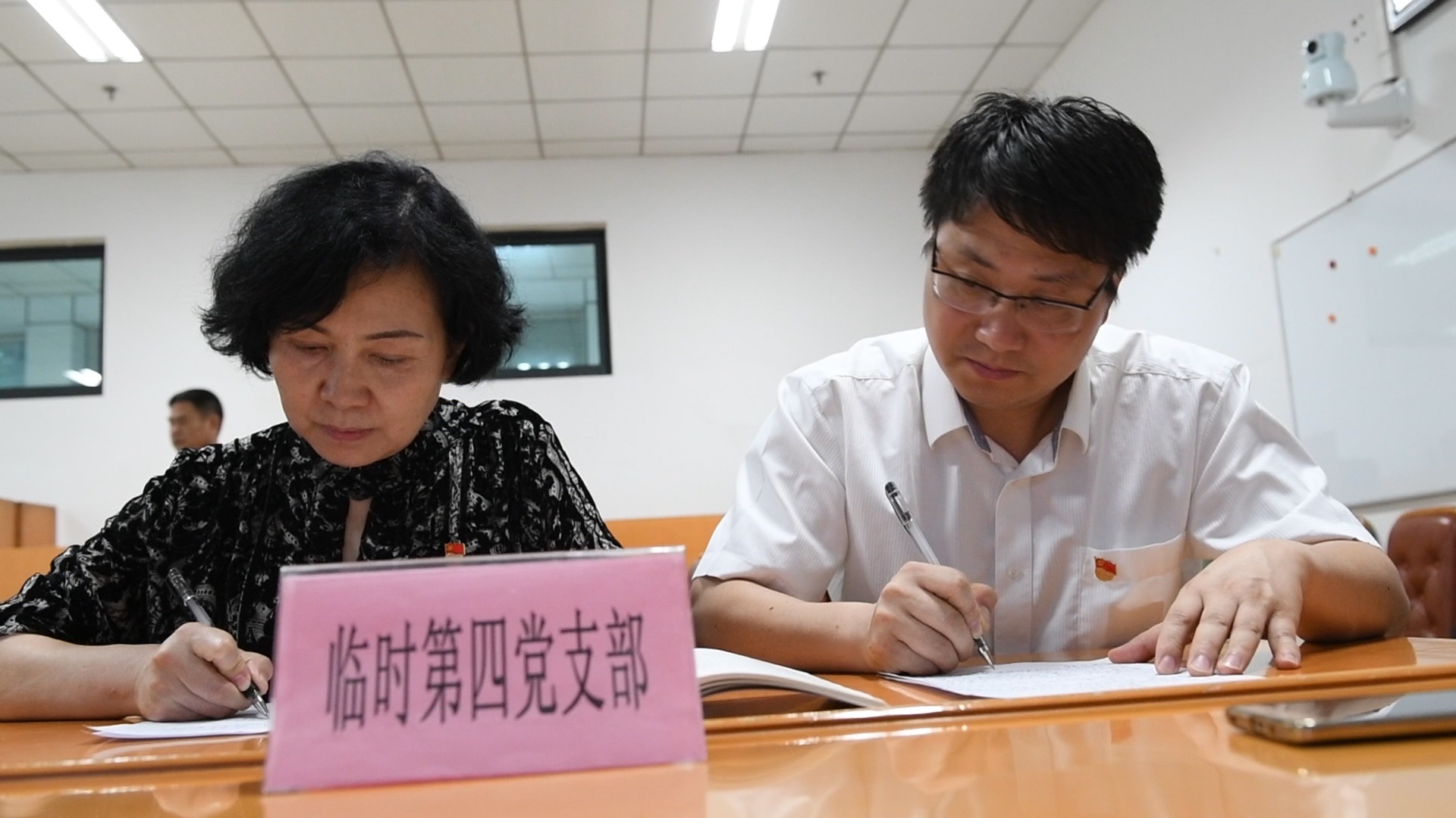 撰写学习心得.jpg 撰写学习心得.jpg