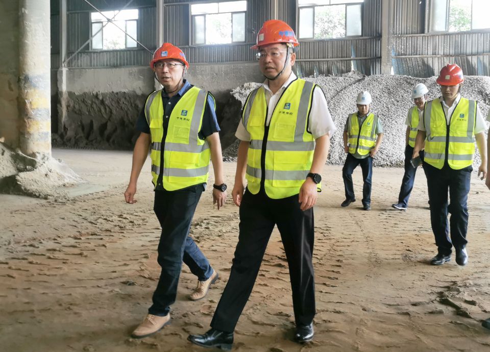 李总带班检查现场.jpg 李总带班检查现场.jpg