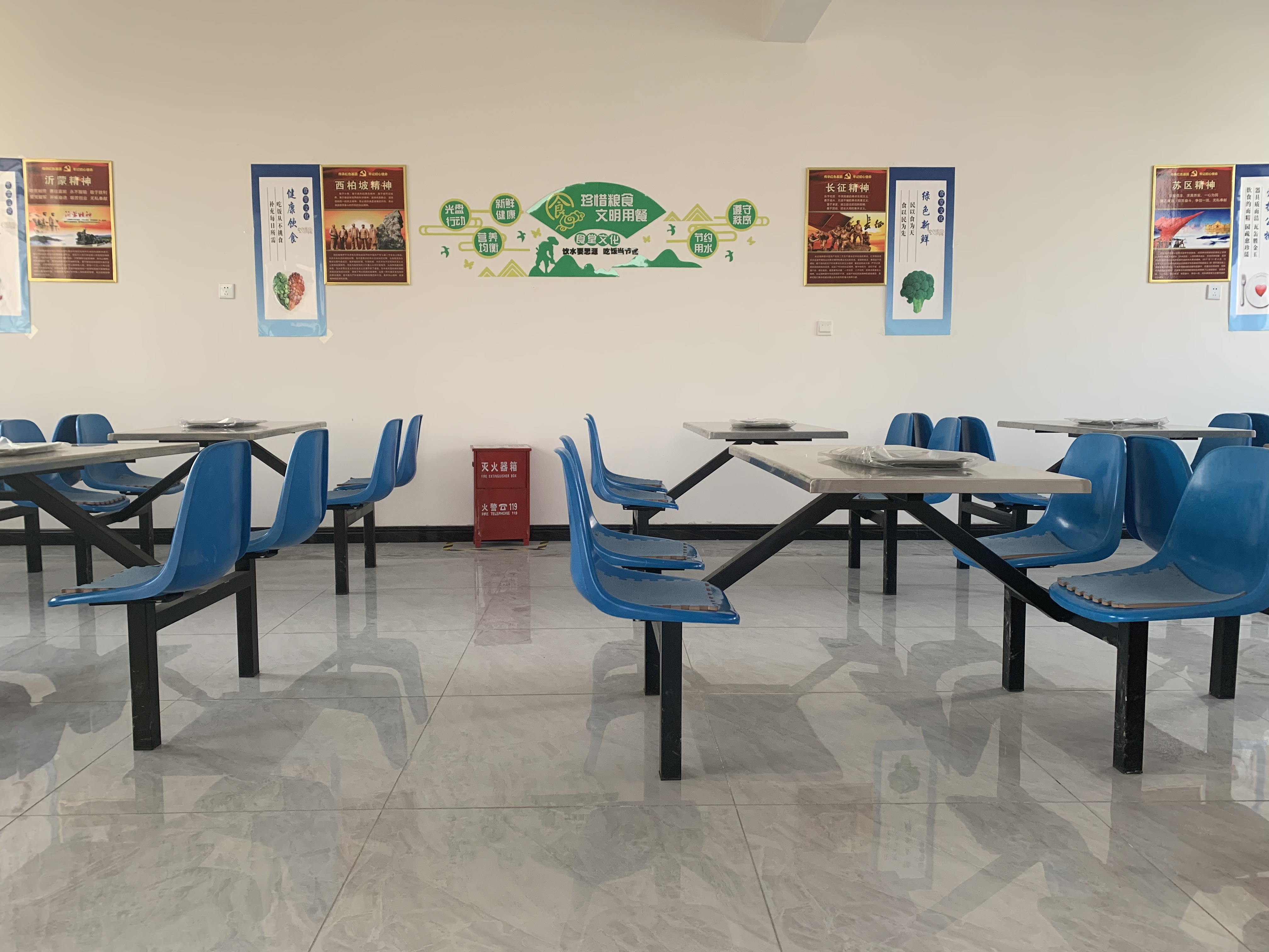 食堂学习阵地.jpg