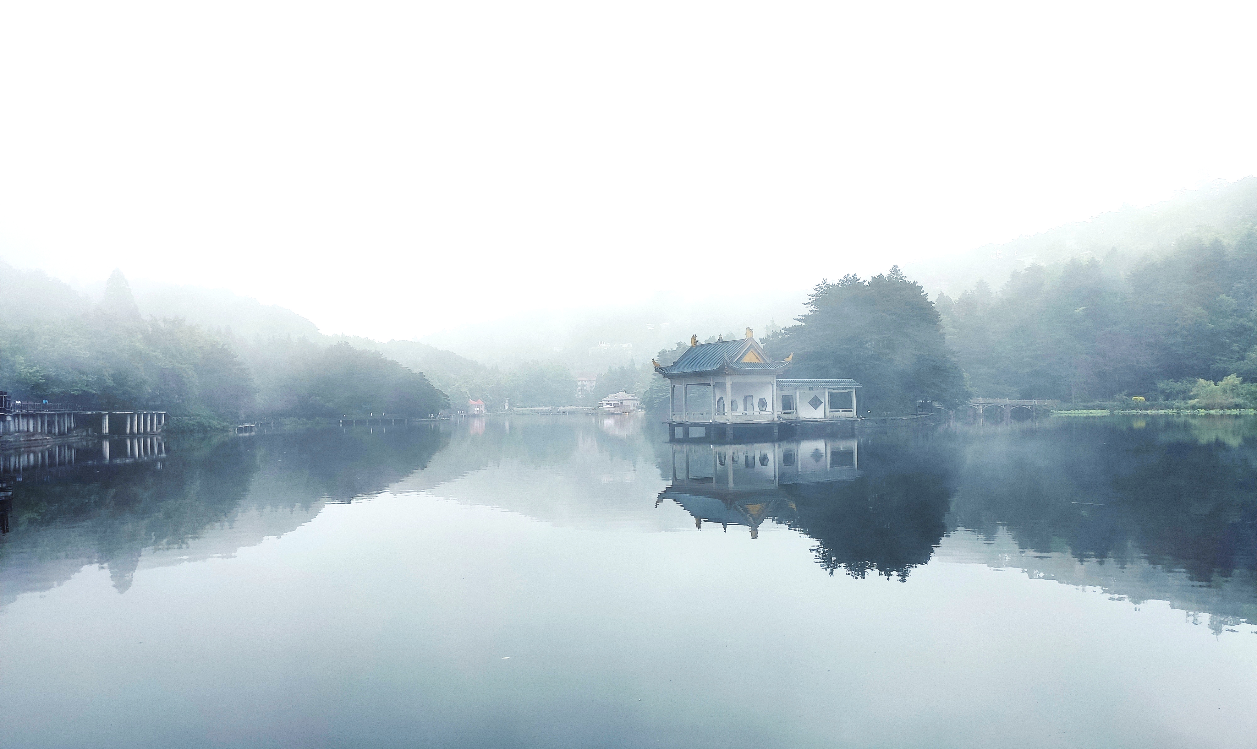 清晨庐山如琴湖  崔孟芸  北方公司.jpg