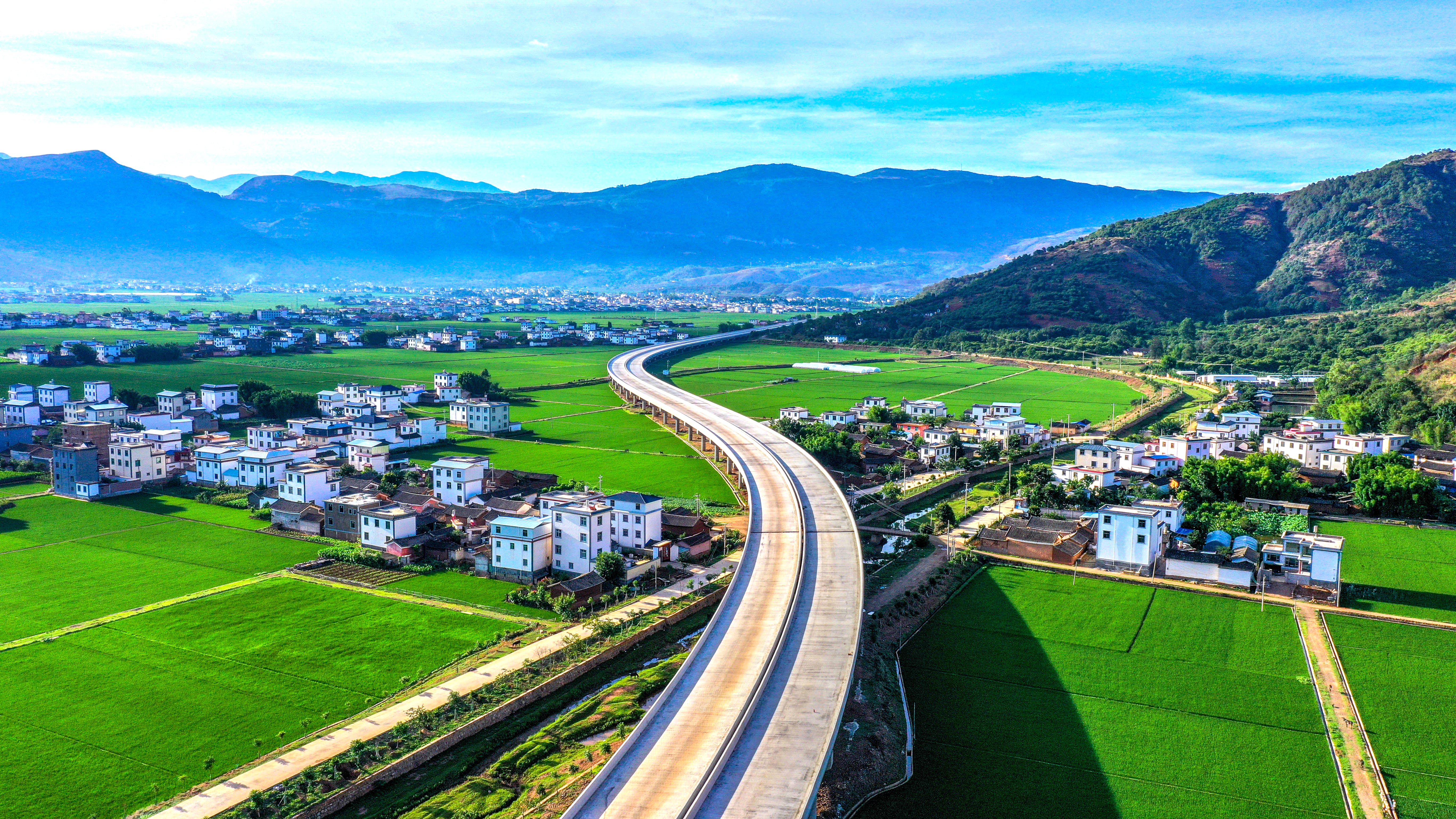 一路向前  杨春茂  西南公司.jpg